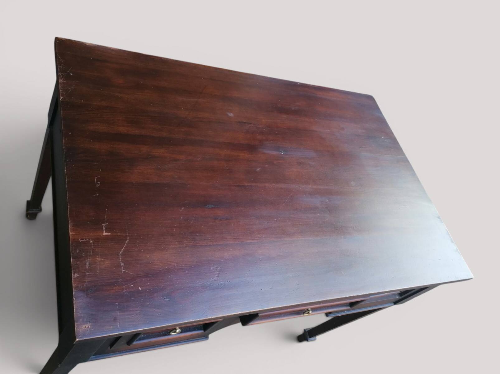 Small English desk inspired by Louis XVI - Dark academia.