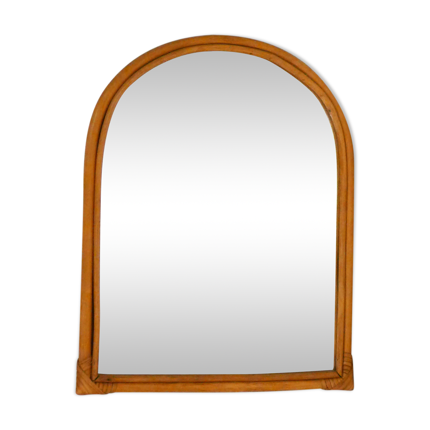 Rounded wall mirror in rattan 35x45cm