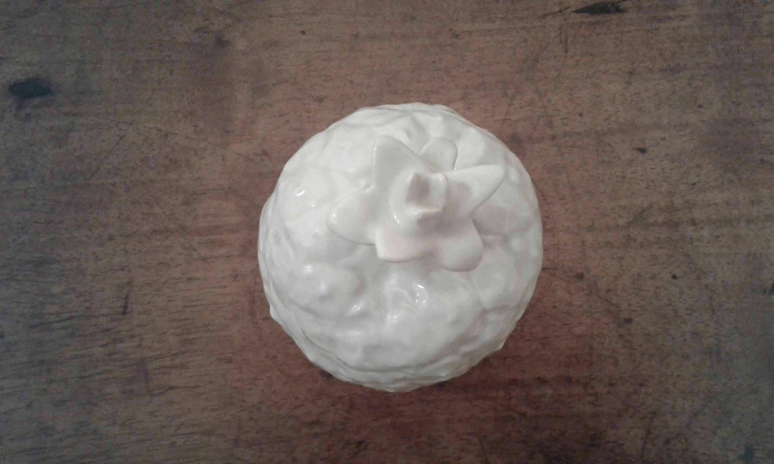 Vintage pineapple pot with lid