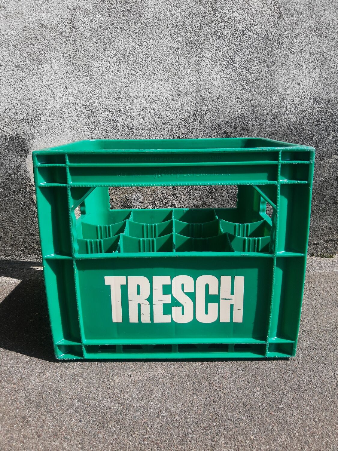 Vintage Tresch green plastic bottle box