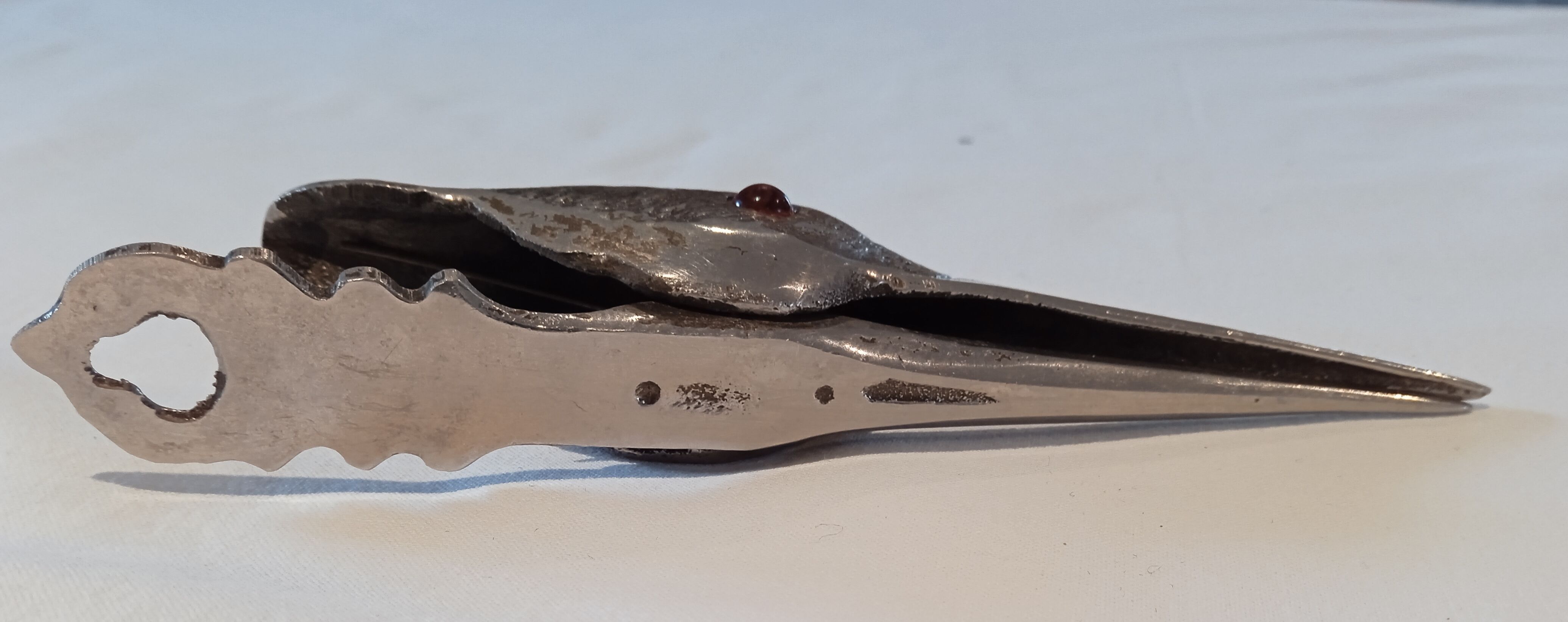 Pince à courrier cigogne