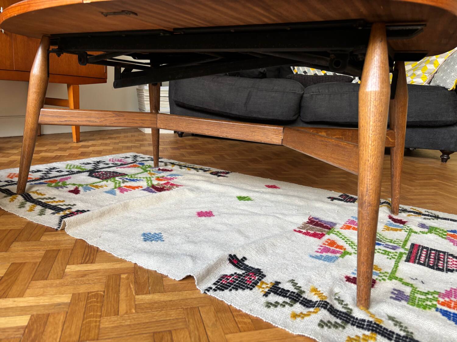 Smorrebrod lift-up coffee table