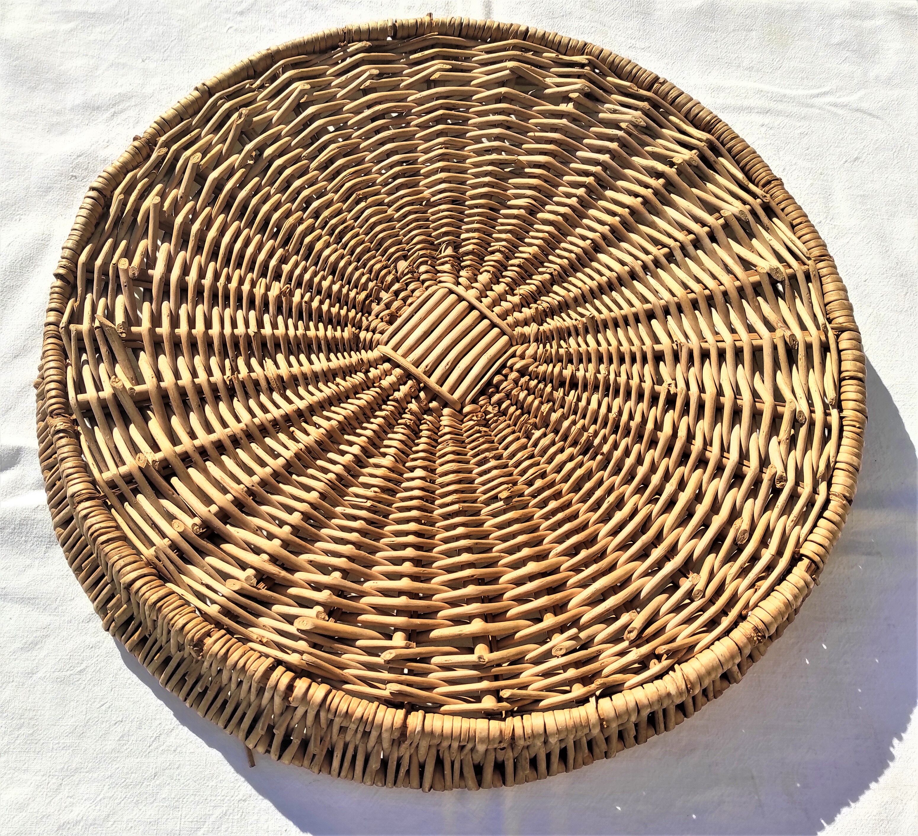Wicker tray for cheeses