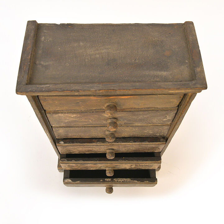 Piece of furniture with 4 drawers