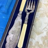 Antique fish service