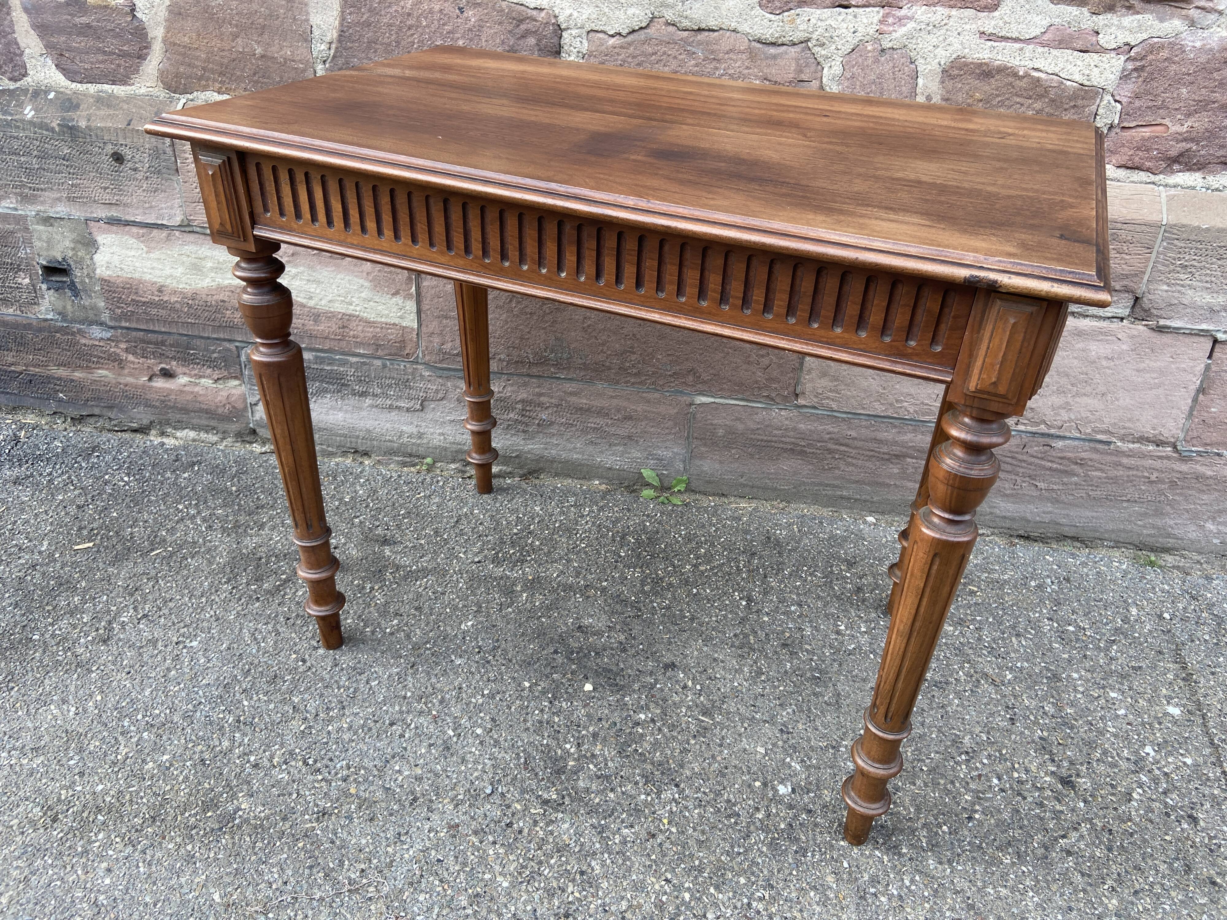 Small flat desk 1900 walnut