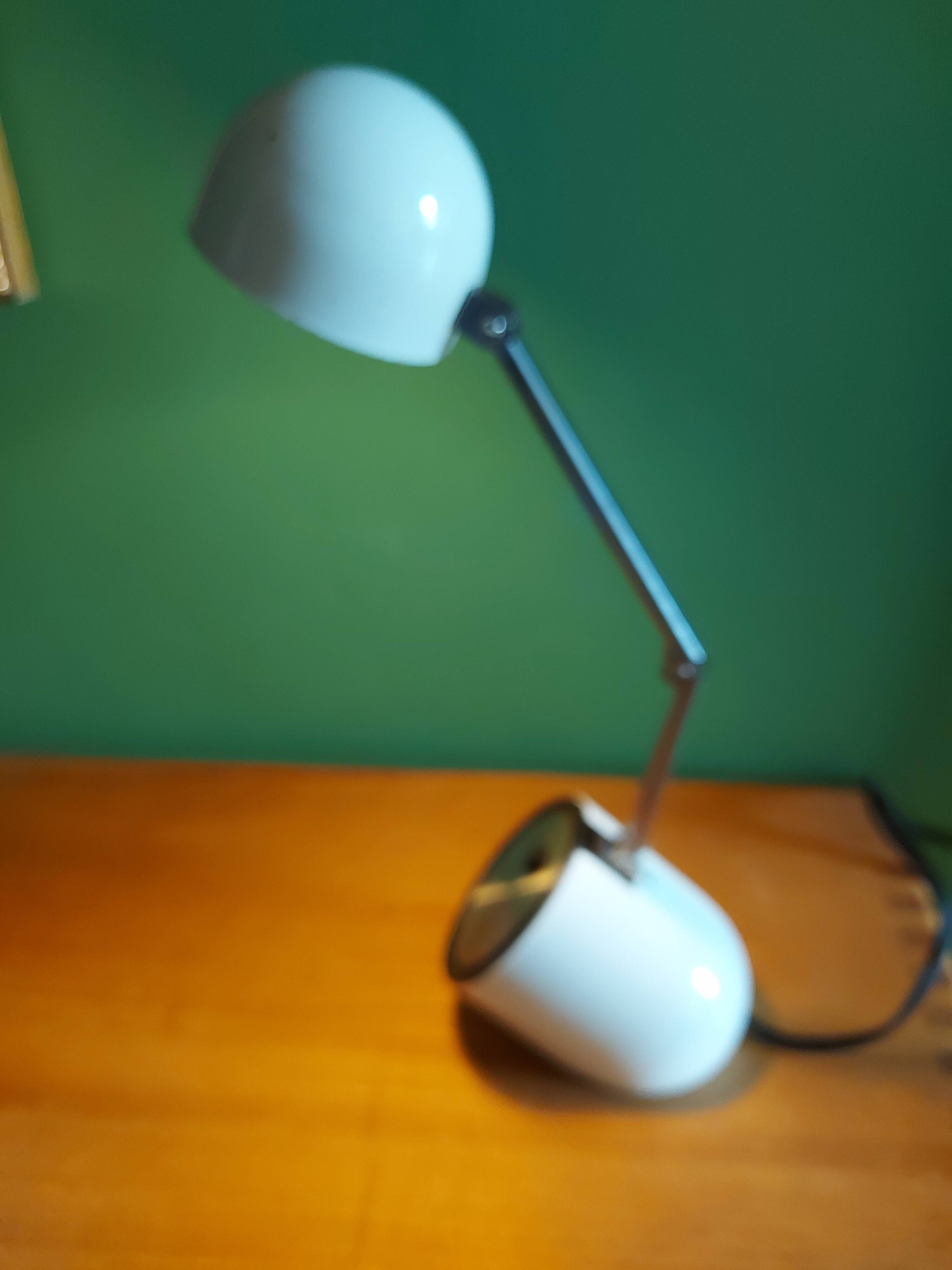 Well-lite vintage lamp