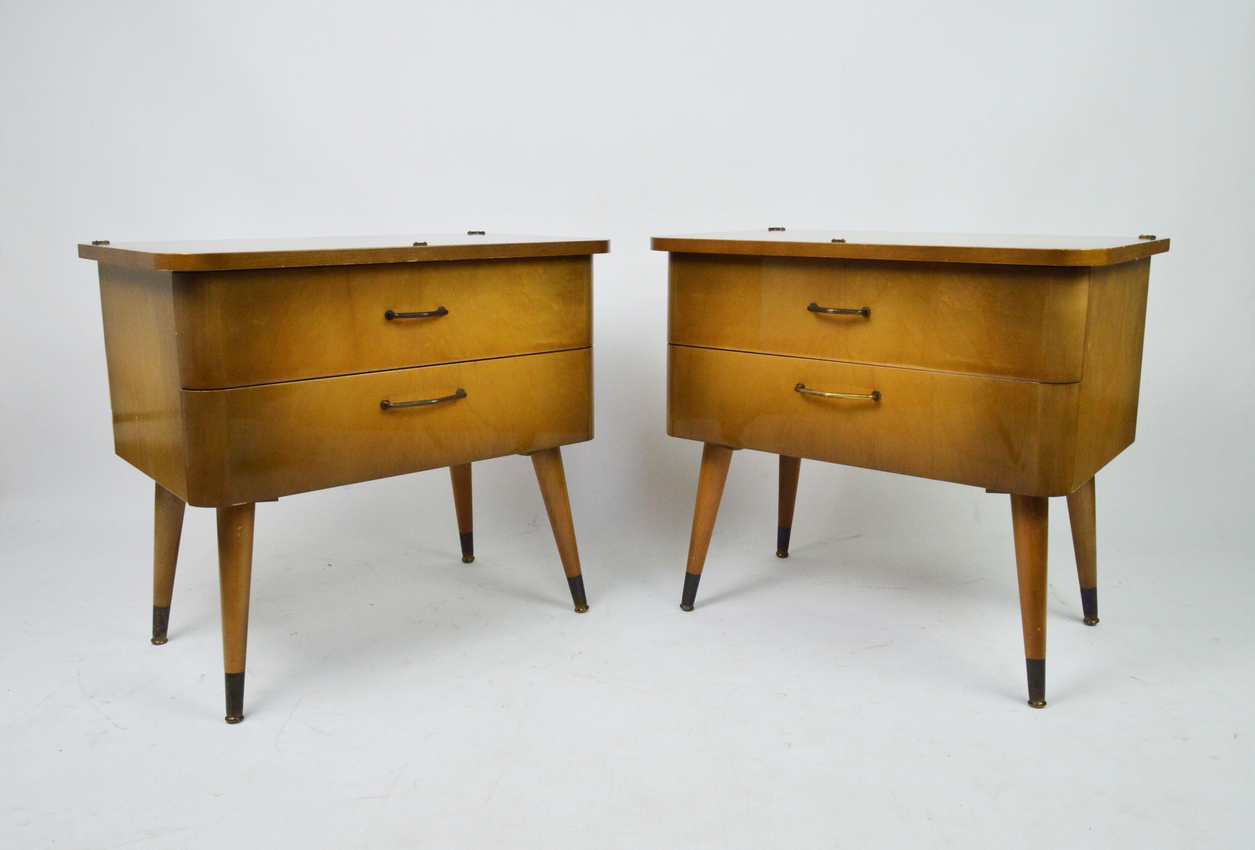 Paire de tables de chevet, années 1960
