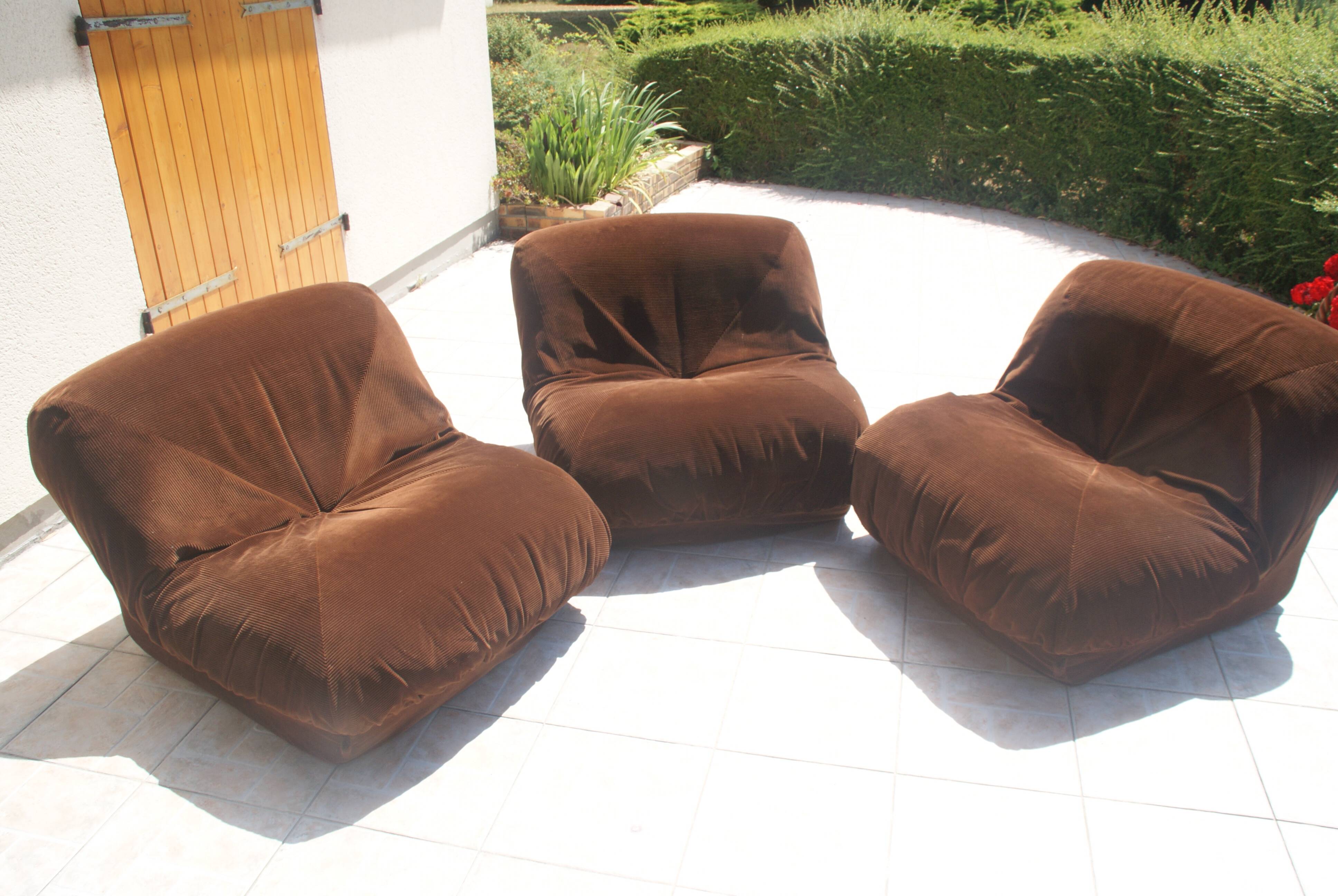 Set of 3 airborne "potato" fire chairs