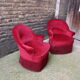 2 fauteuils crapauds velours rouge