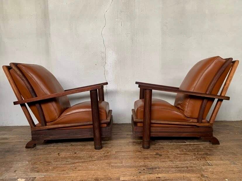 PAIR OF BRUTALIST ARMCHAIRS IN TEAK AND VINTAGE COGNAC LEATHER FROM THE 1950S