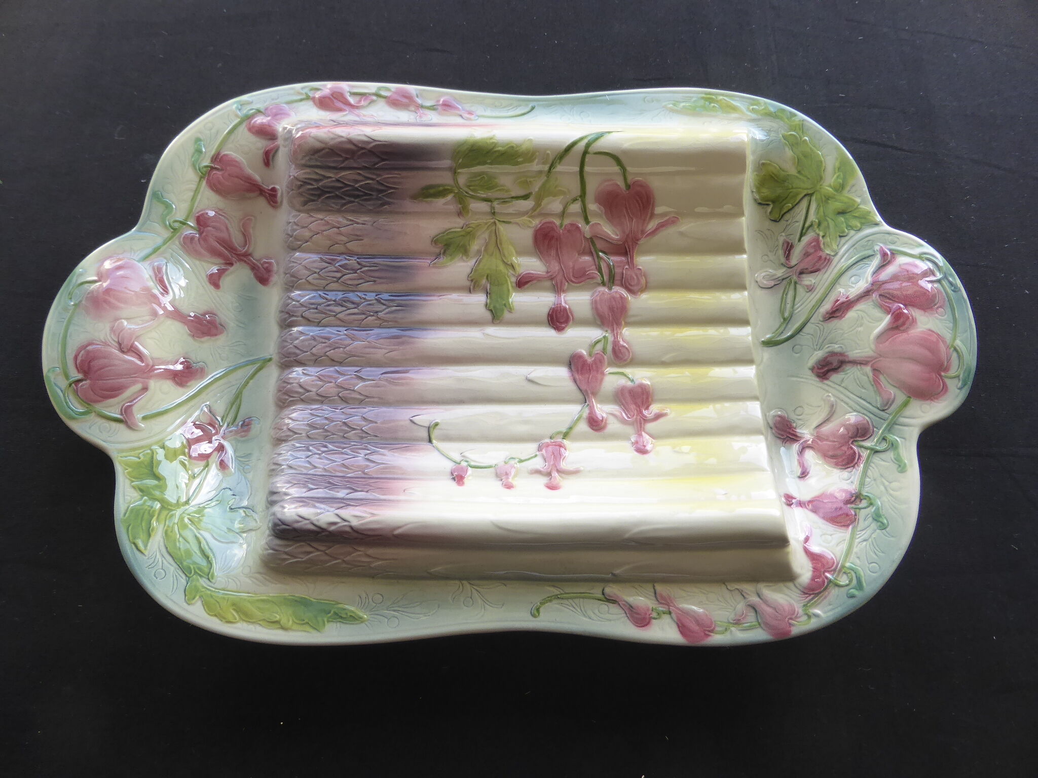 Old asparagus dish in slurry Saint Clément Art Nouveau