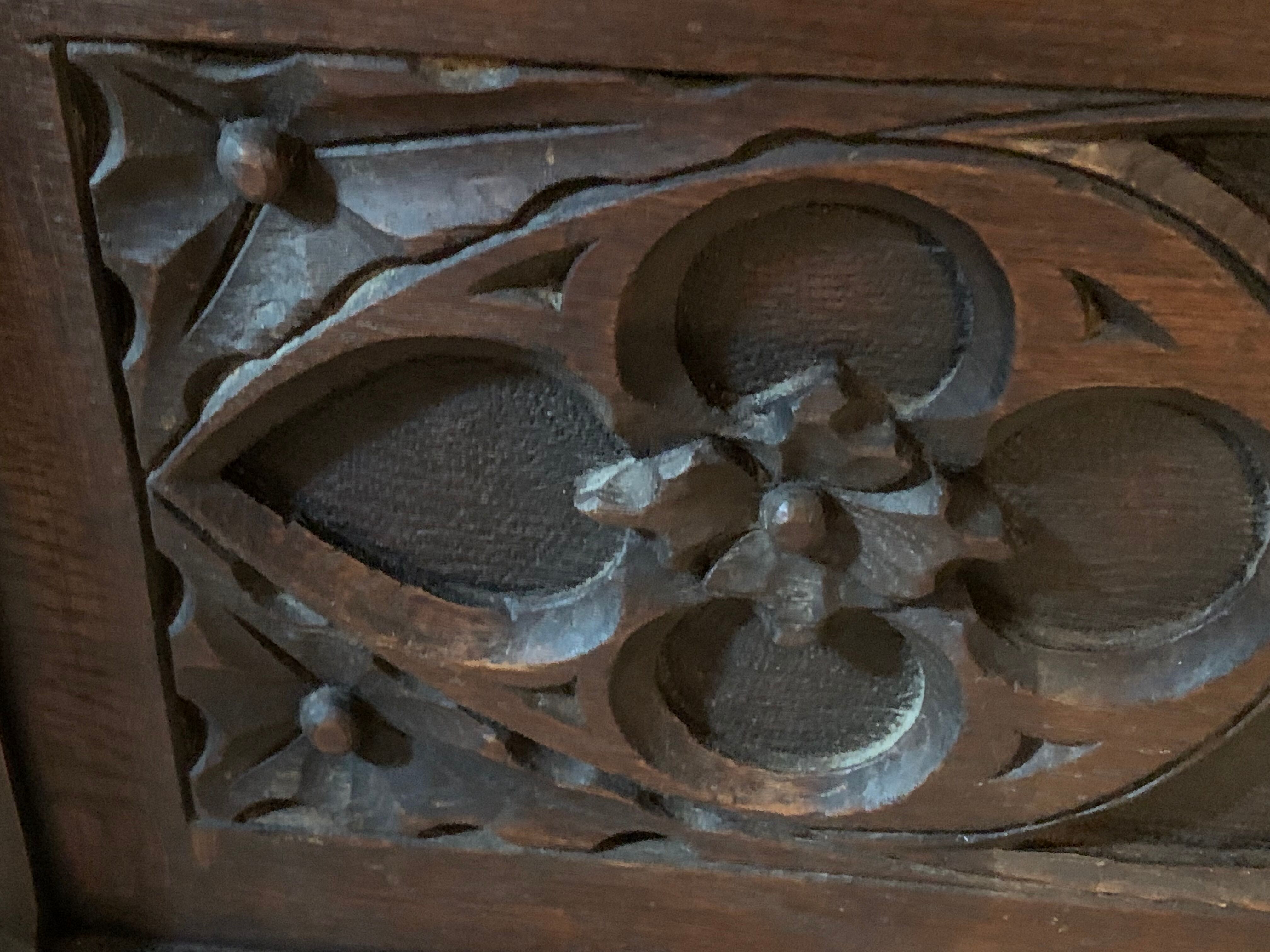 Neo-Gothic chest bench