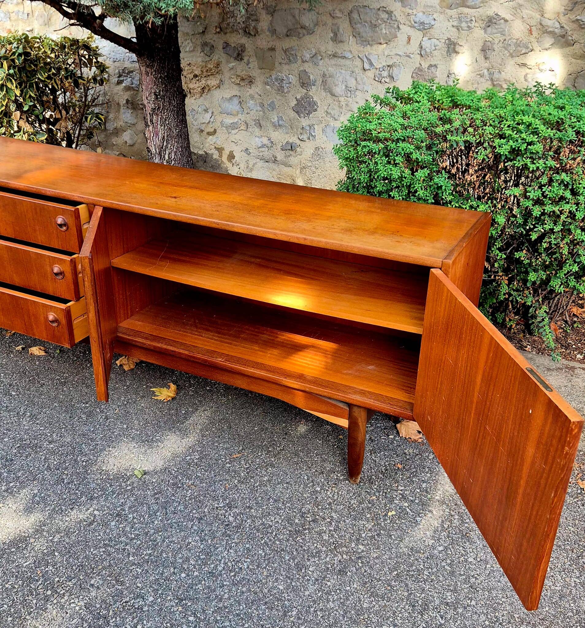 Enfilade scandinave en teck. 1950