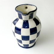 Ancien pichet en faïence à décor Lustucru de fabrication artisanale