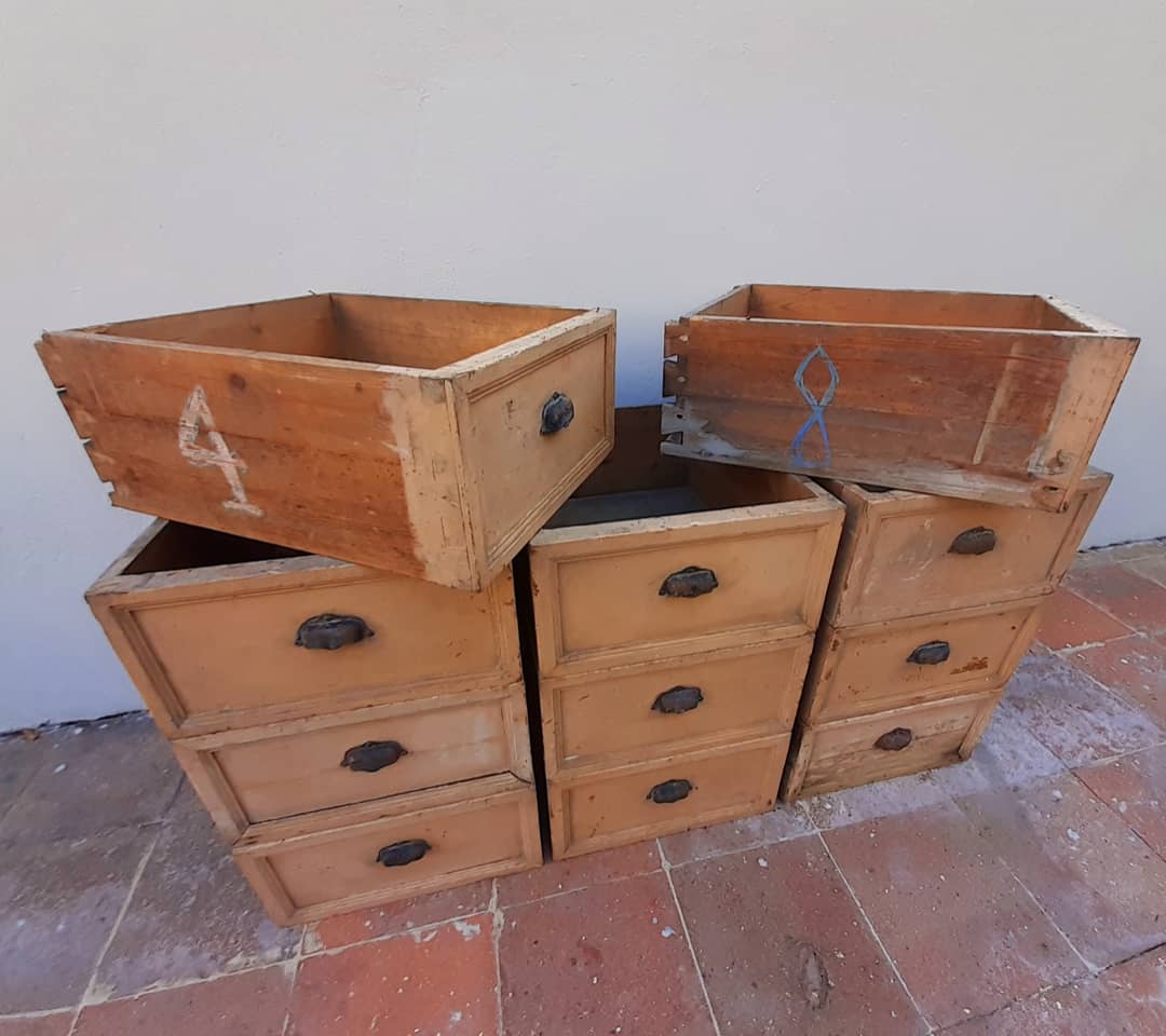 Countertop furniture 11 drawers