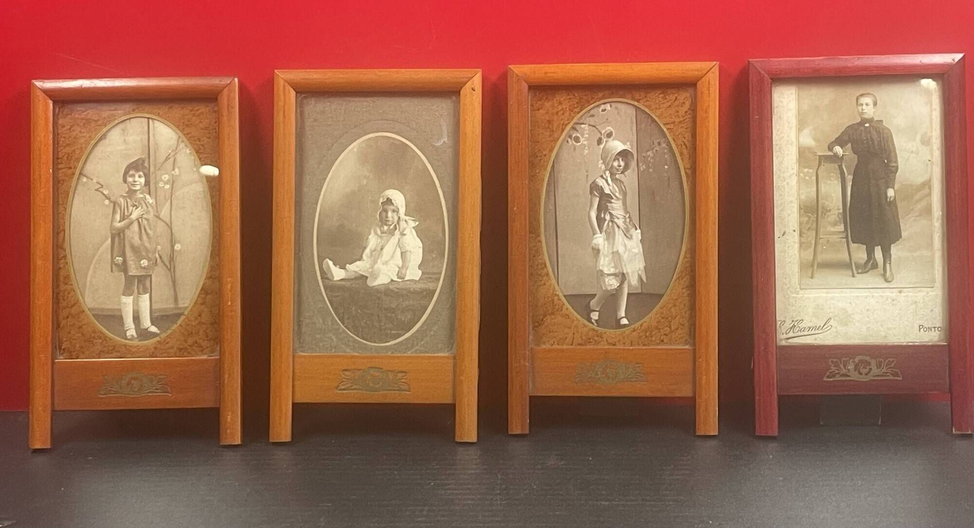 Set of 4 small wooden photo frames, standing frame