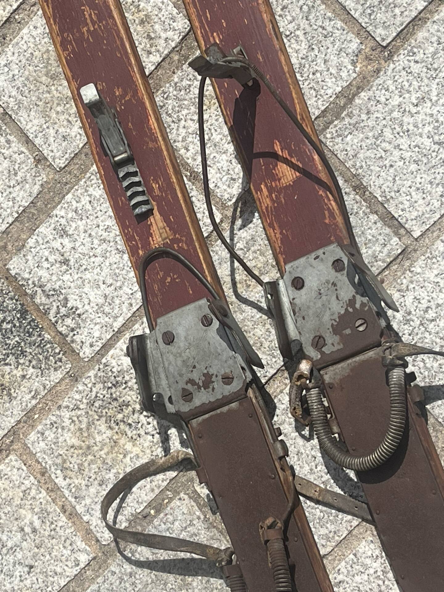 Vintage wooden skis pair L=194cm
