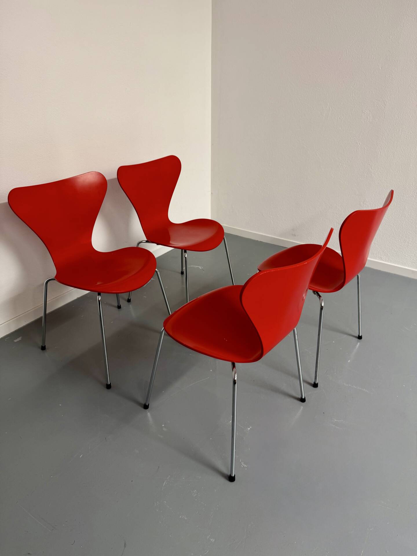 Lot of 4 chairs Series 7 model 3107 design Arne Jacobsen /Fritz Hansen