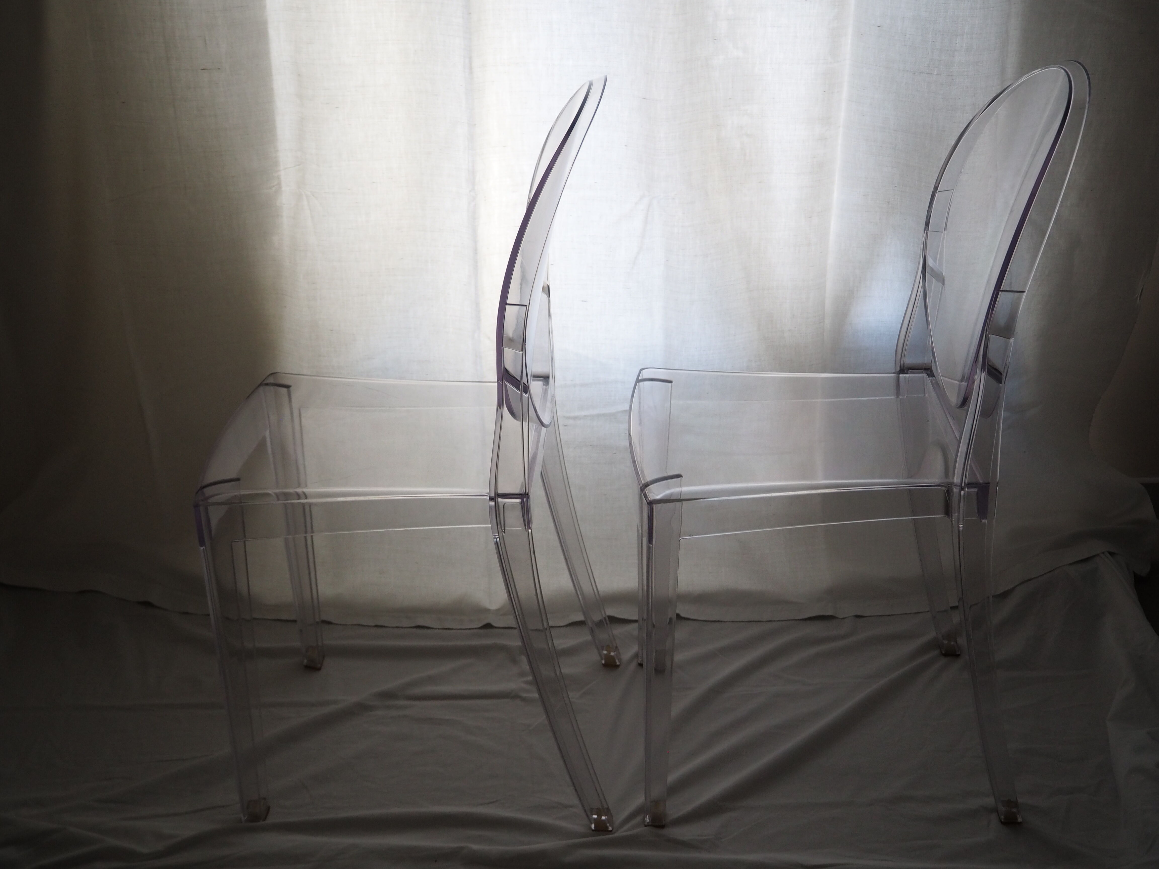 Pair of stackable chairs Victoria Ghost by Philippe Starck, Kartell