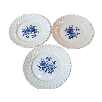 3 assiettes plates  KG Lunéville à fleurs bleues