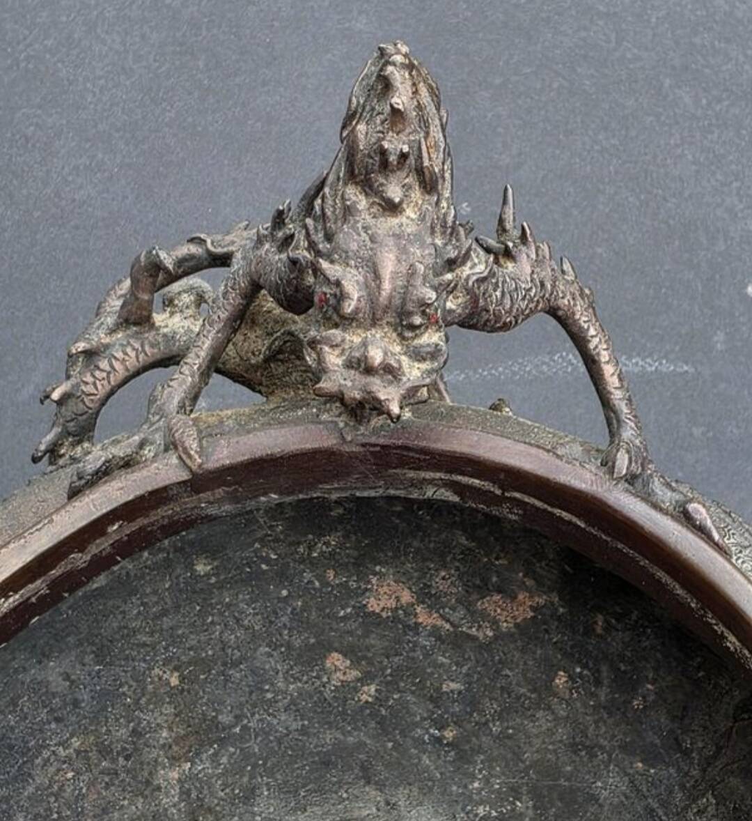 Dragon basin - large planter - in bronze, Meiji period