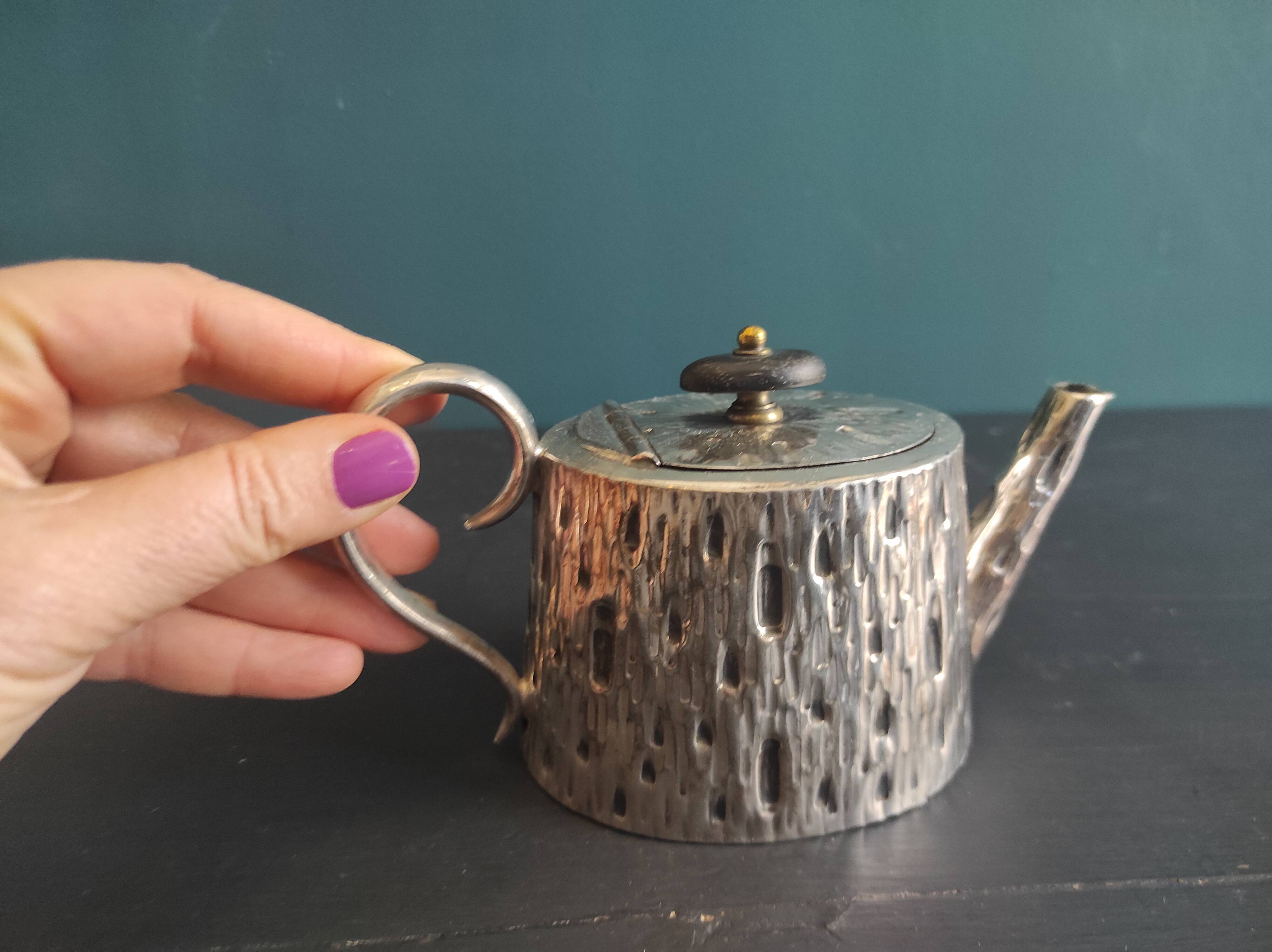 Silverplated tea pot, Kirby, Beard & Co, Paris, Made in England