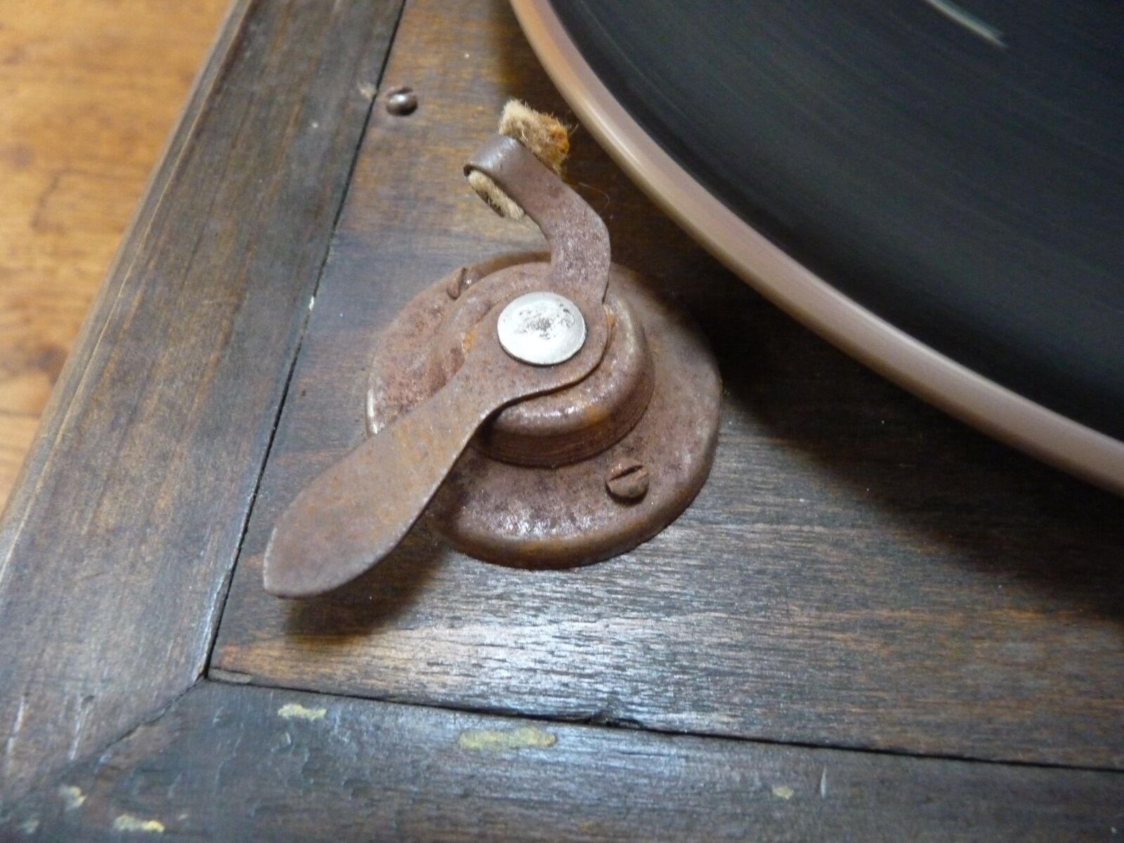 Gramophone with flag "his master's voice"