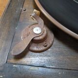 Gramophone with flag "his master's voice"