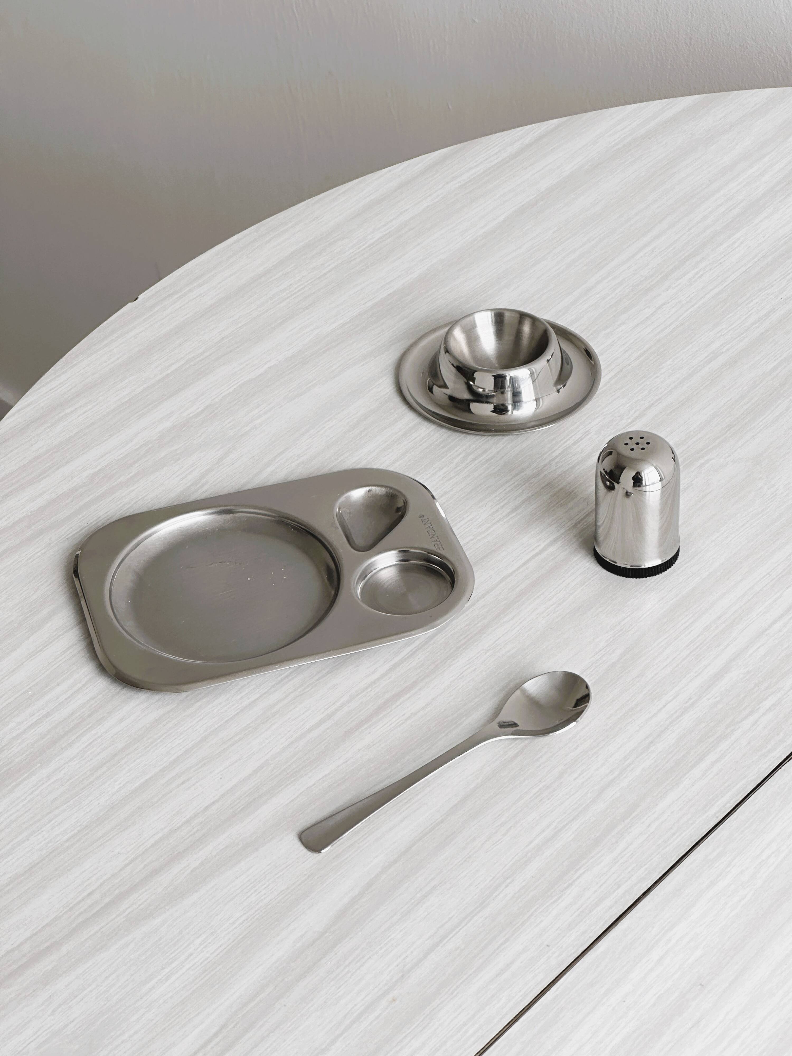 2 stainless steel egg cups