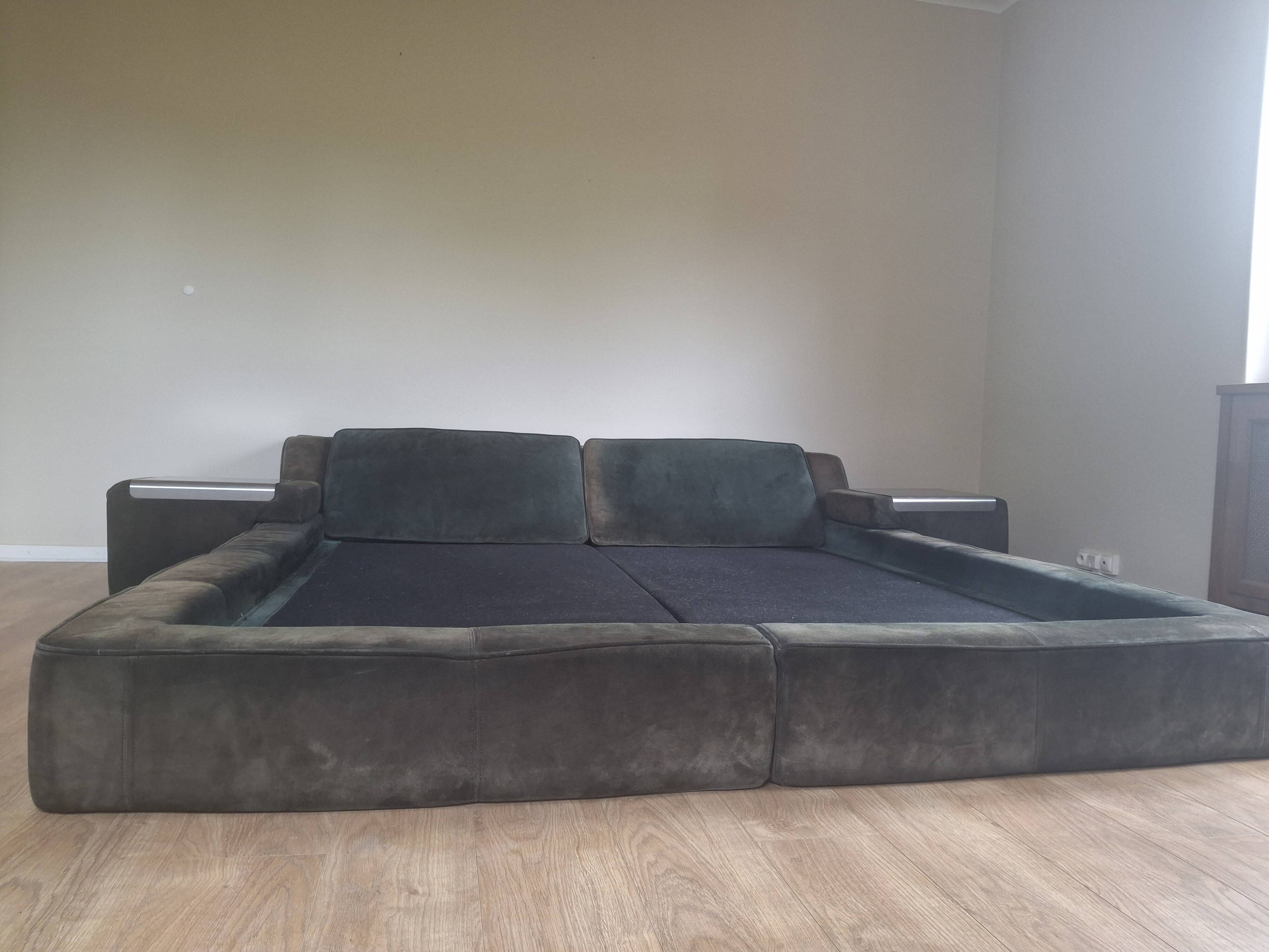 Double bed frame - Roche Bobois 1970s - complete - original green suede