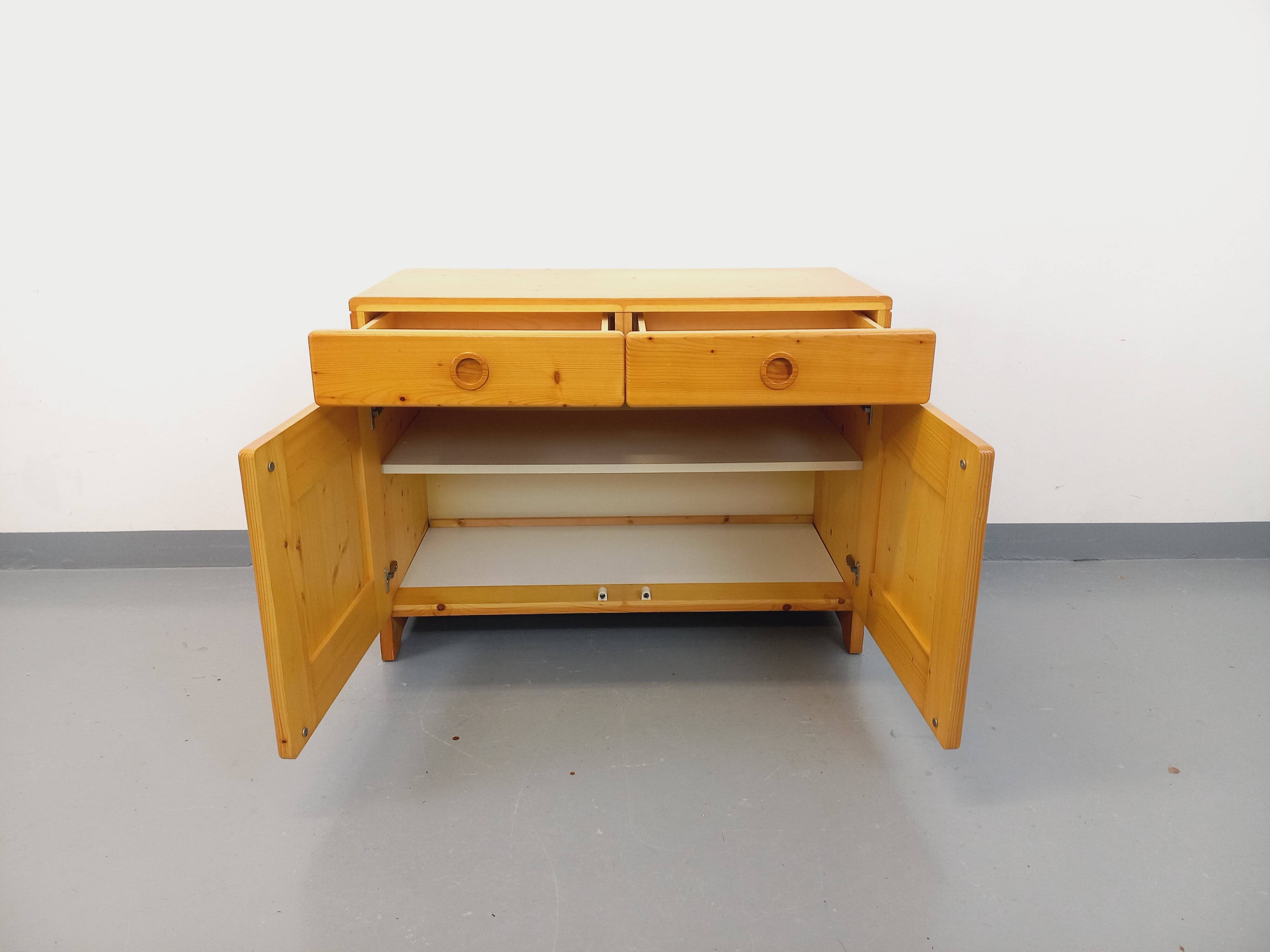 Charlotte Perriand vintage storage furniture Les Arcs from the 1960s in pine.