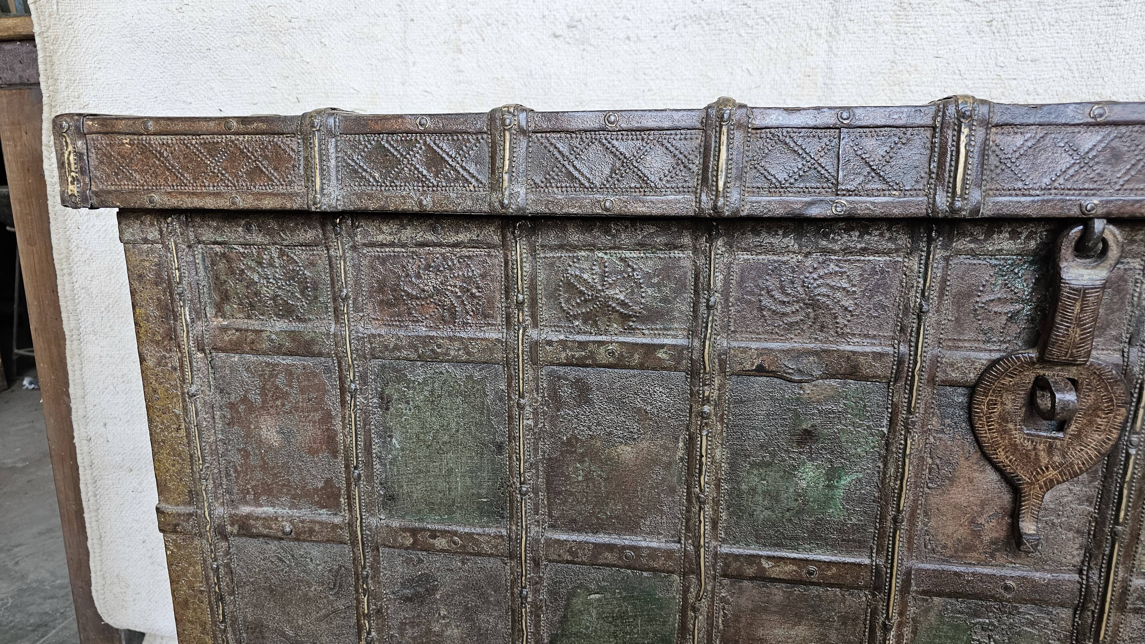 Old chest - dowry console from Bikaner in teak and wrought iron