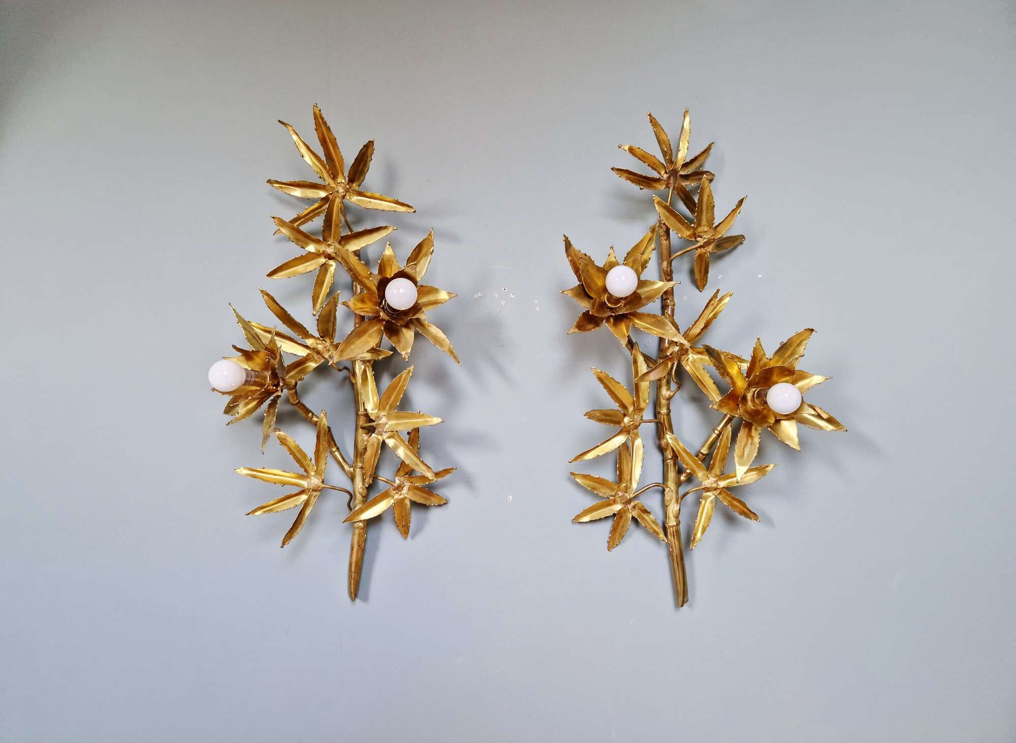 Large pair of brass wall sconces, Maison Jansen, 1960-70.