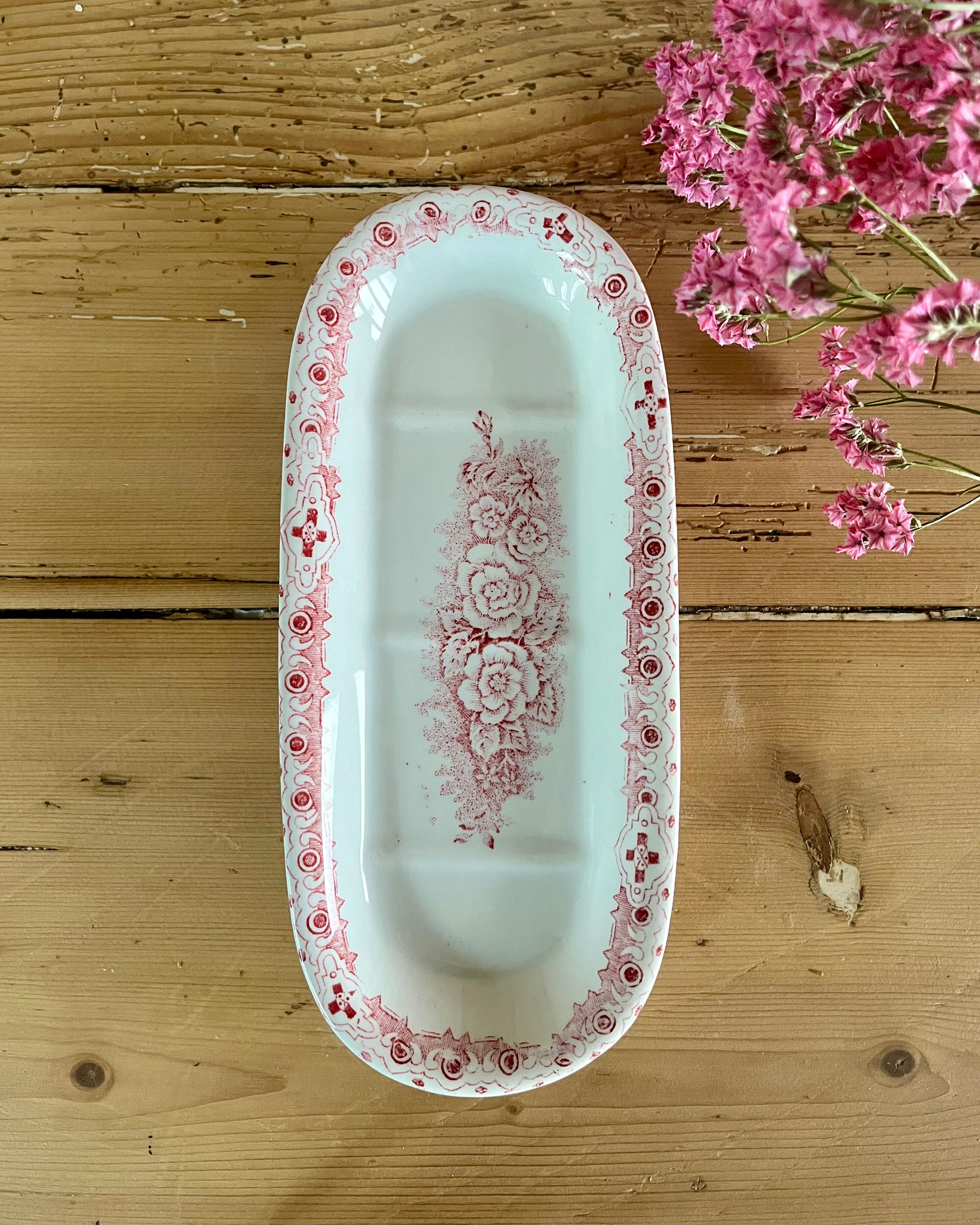 Iron clay soap dish