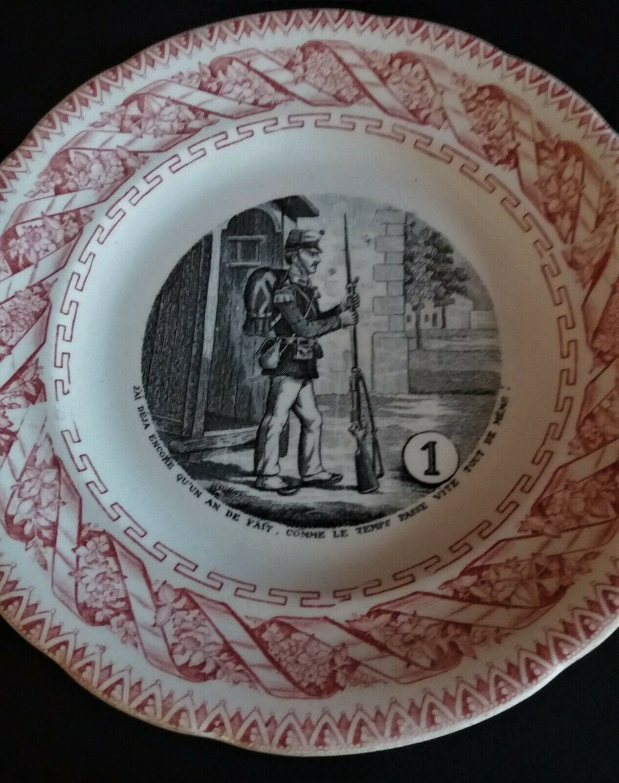 Talking plate with theme Gien N° 1 late nineteenth