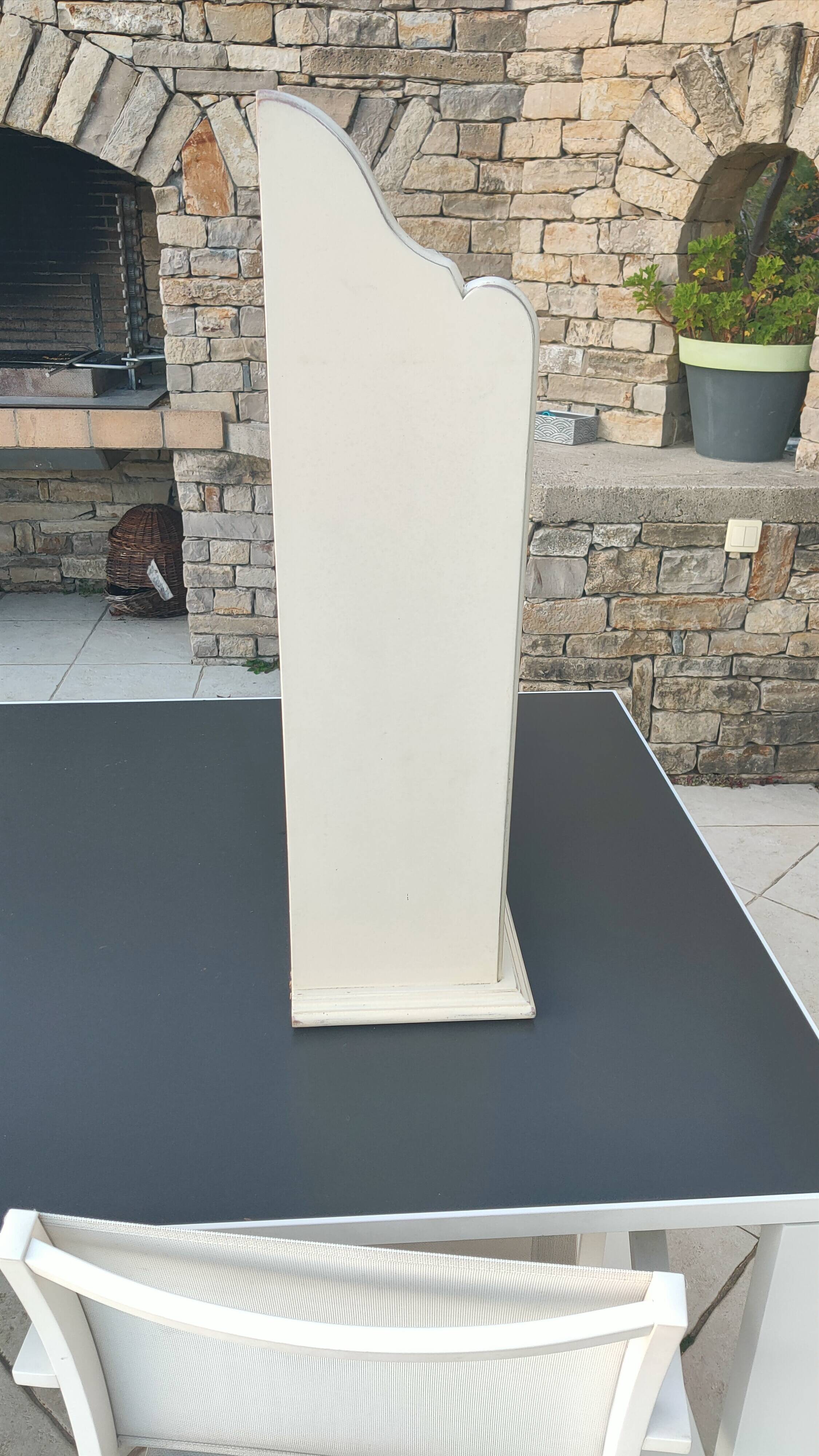 Wall-mounted dresser