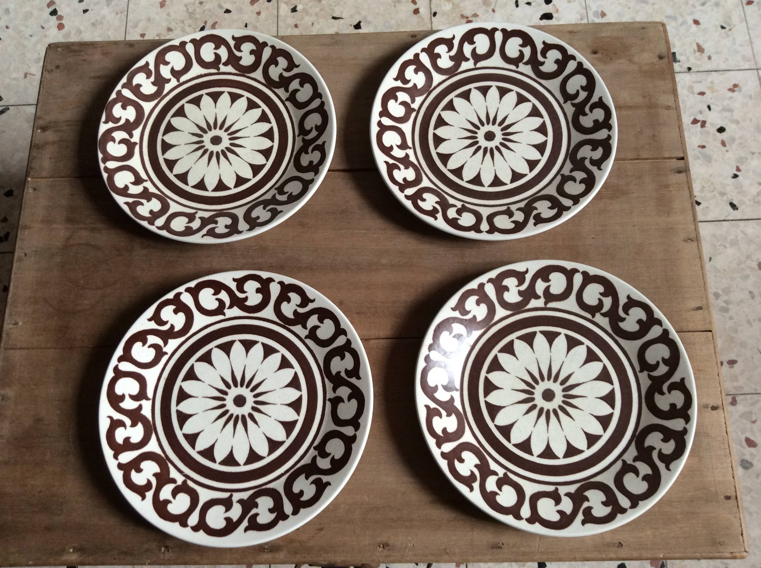 4 assiettes à dessert England