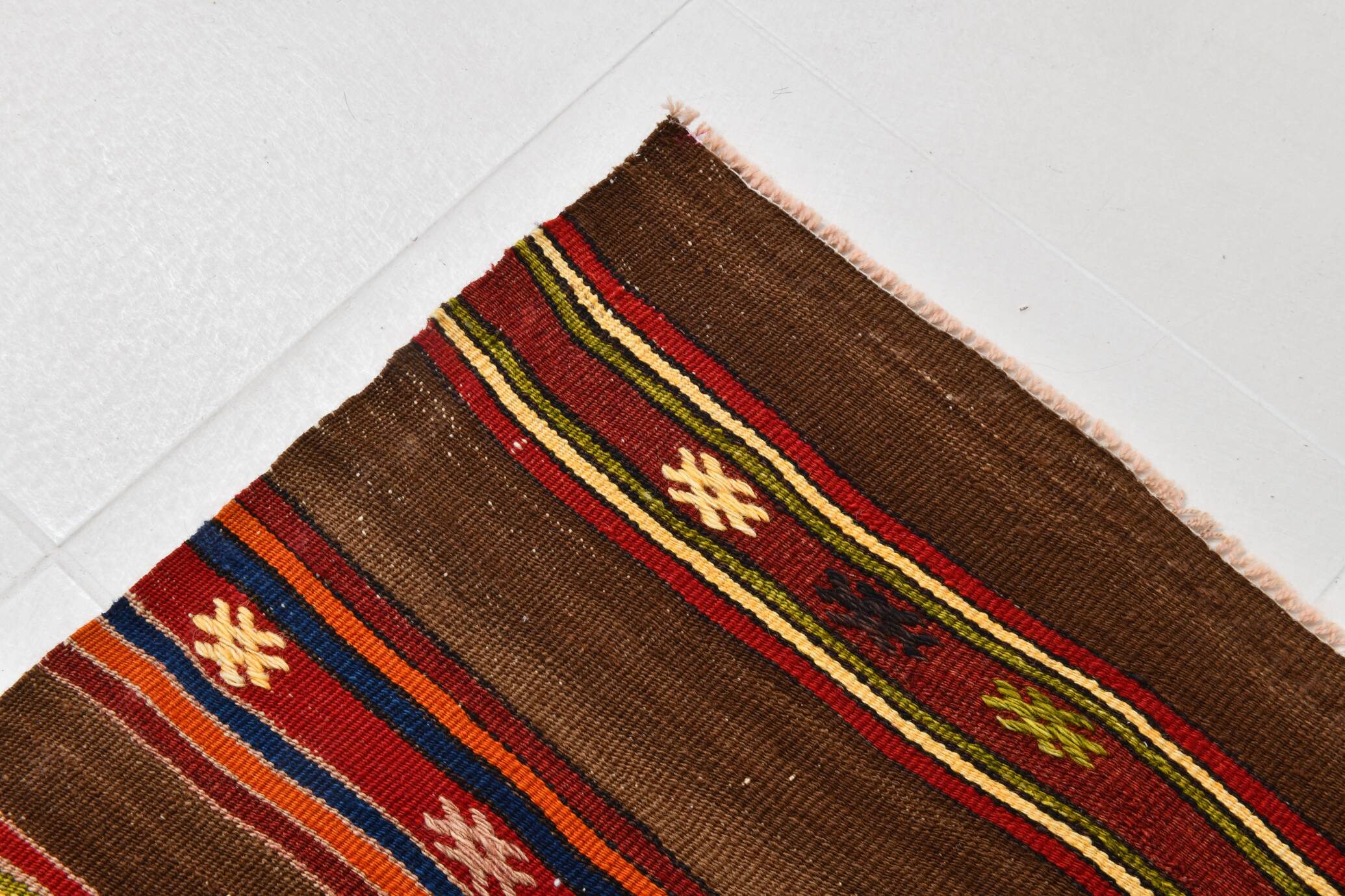 5x7 Brown & Red Handmade Vintage Kilim Rug, 153x220Cm