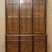 Buffet vintage en noyer burr avec vitres et éclairage, style Art Deco