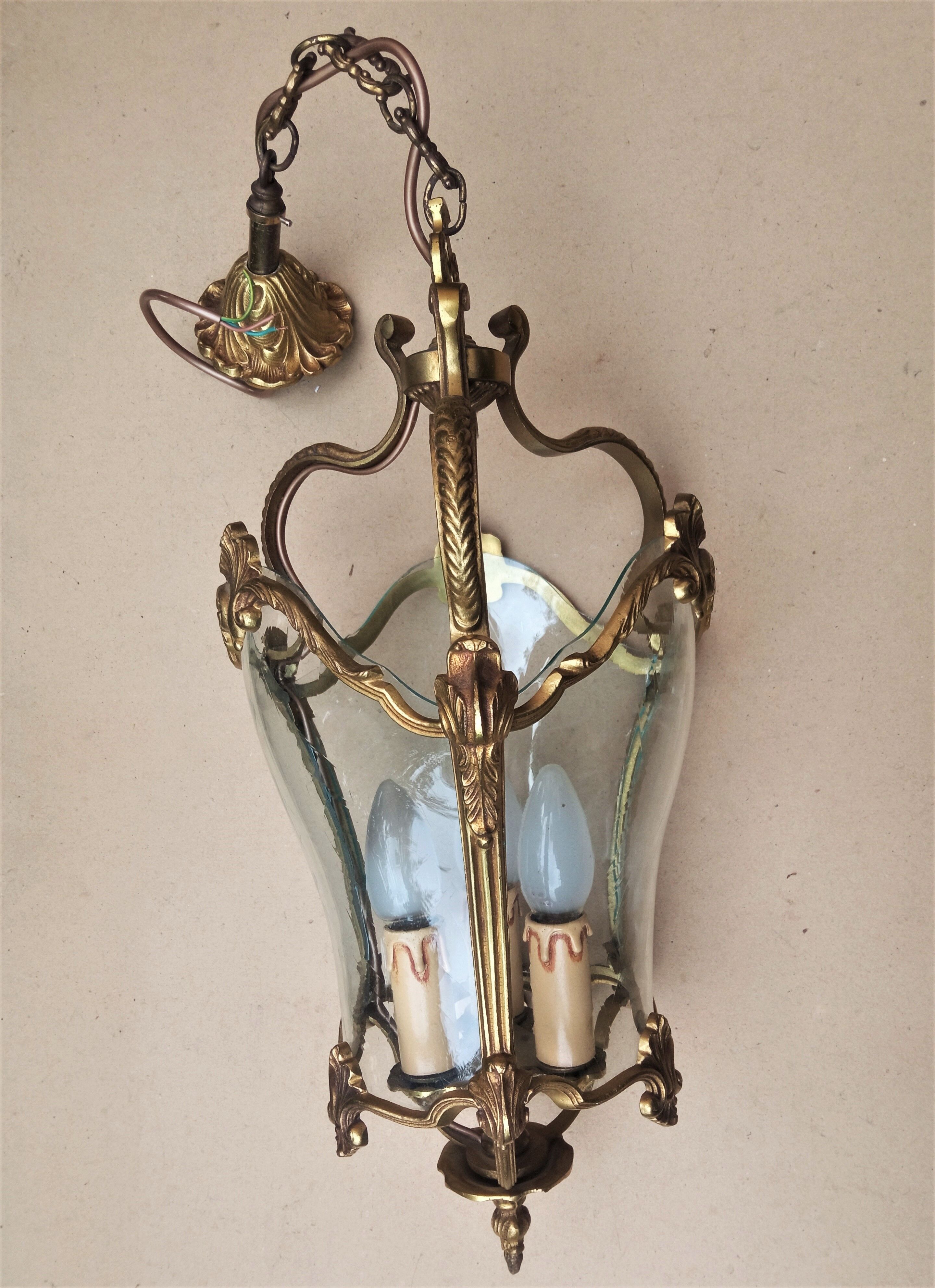 Bronze lantern Louis XV style in working order, curved glasses