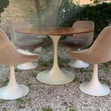 Table 70 and 4 tulip chair