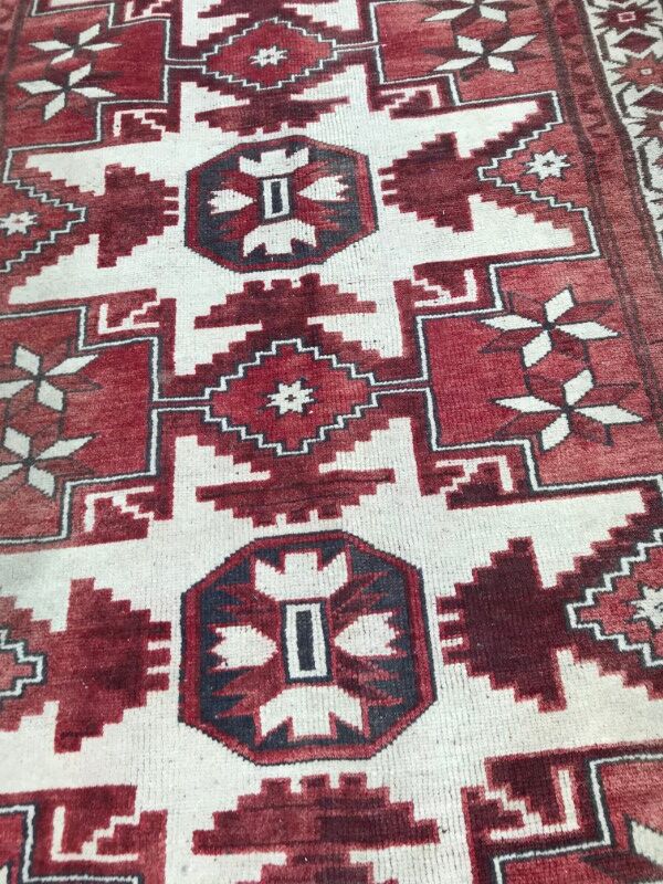 Vintage carpet Turkish konya done hand 108 X 180 CM