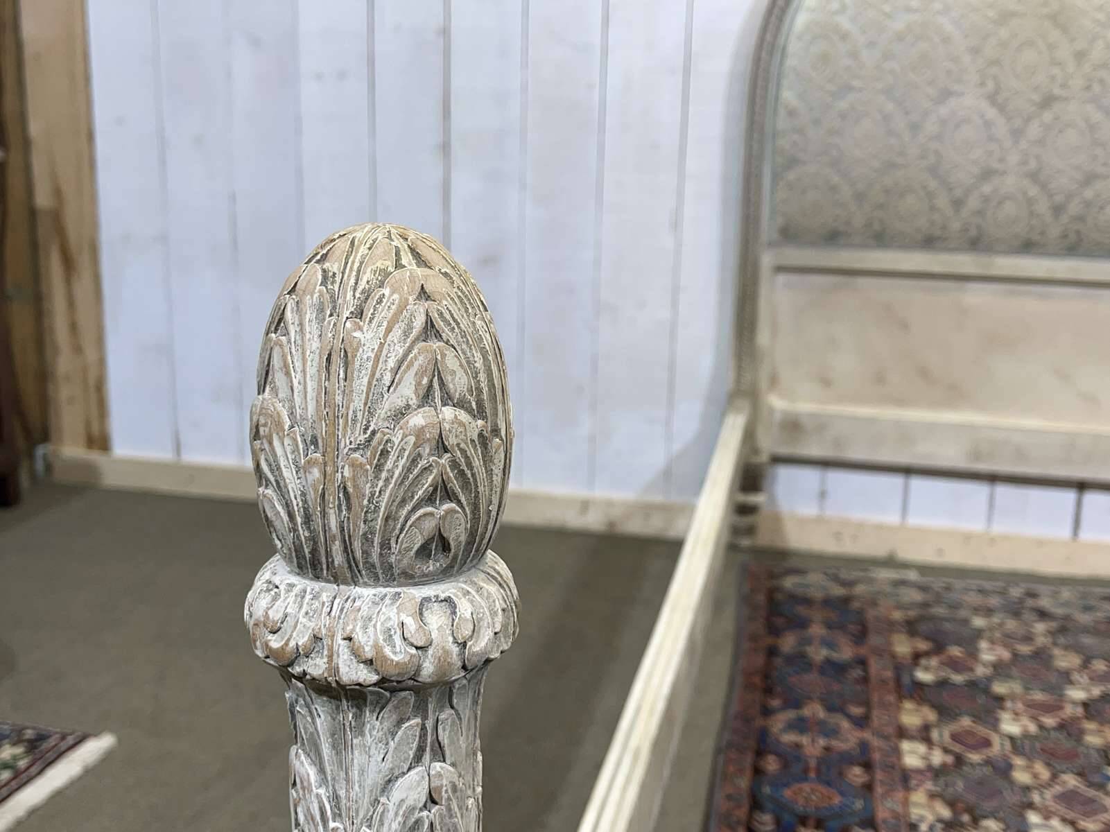 Louis XVI beech bed known as "à la Balleroy", early 20th century