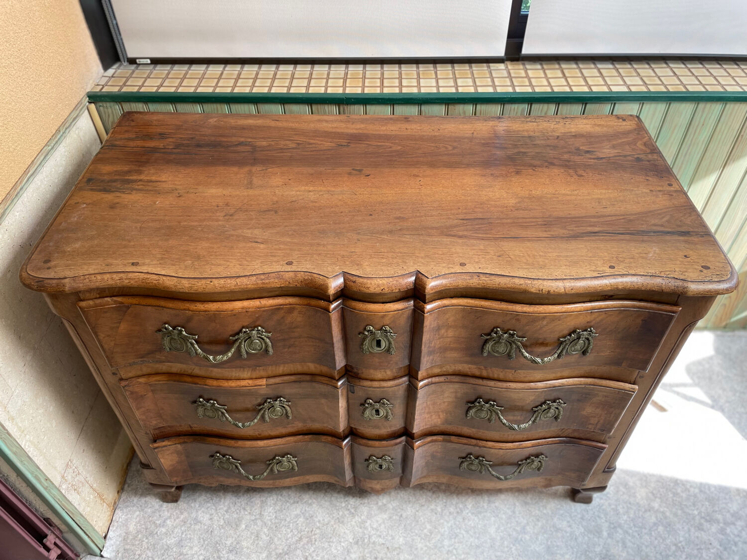 Louis XIV style crossbow chest of drawers