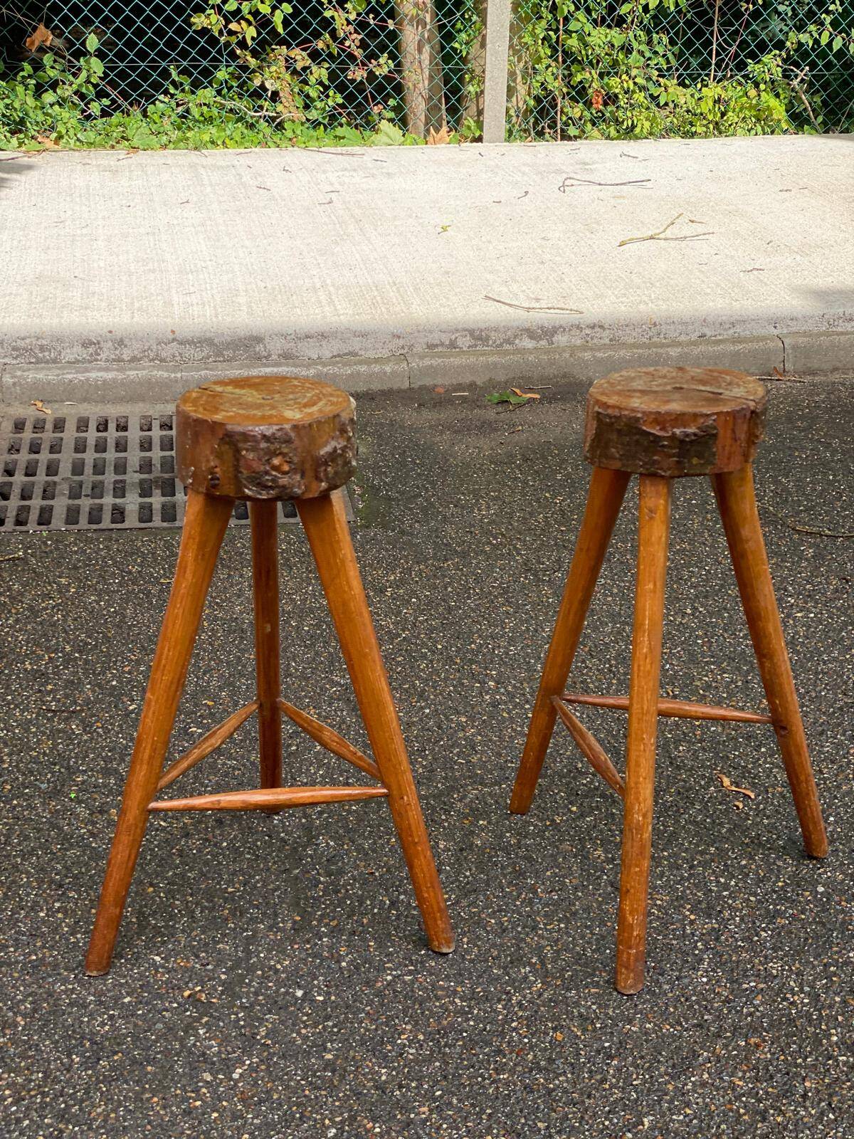Brutalist wooden bar cabinet with 2 stools