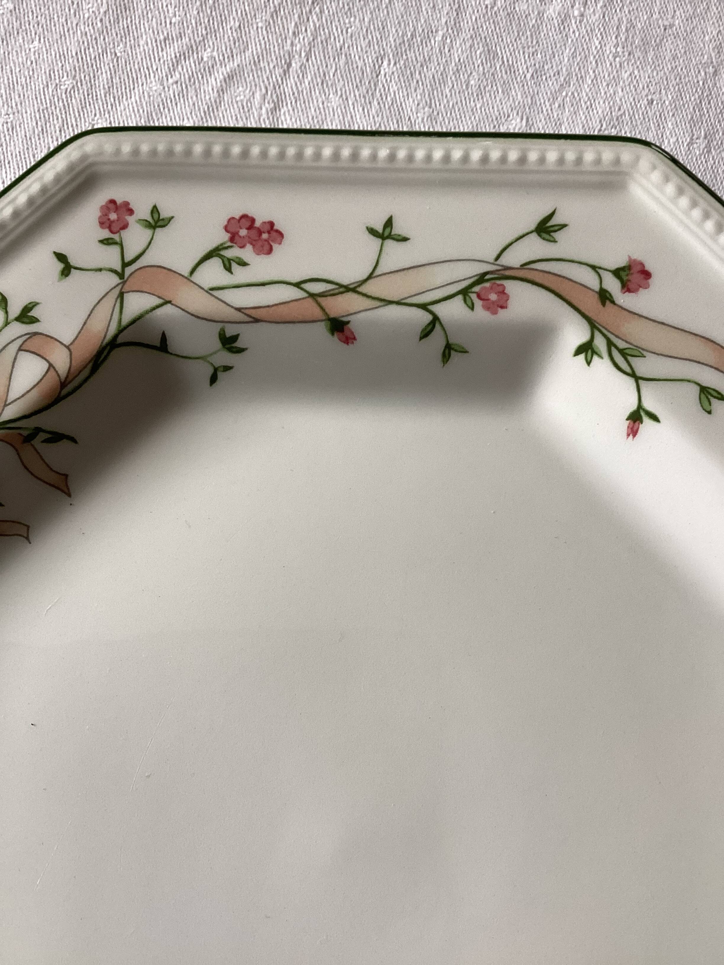 Set of 5 dessert plates by Johnson Brothers, dimensions: diameter - 19.5 cm -