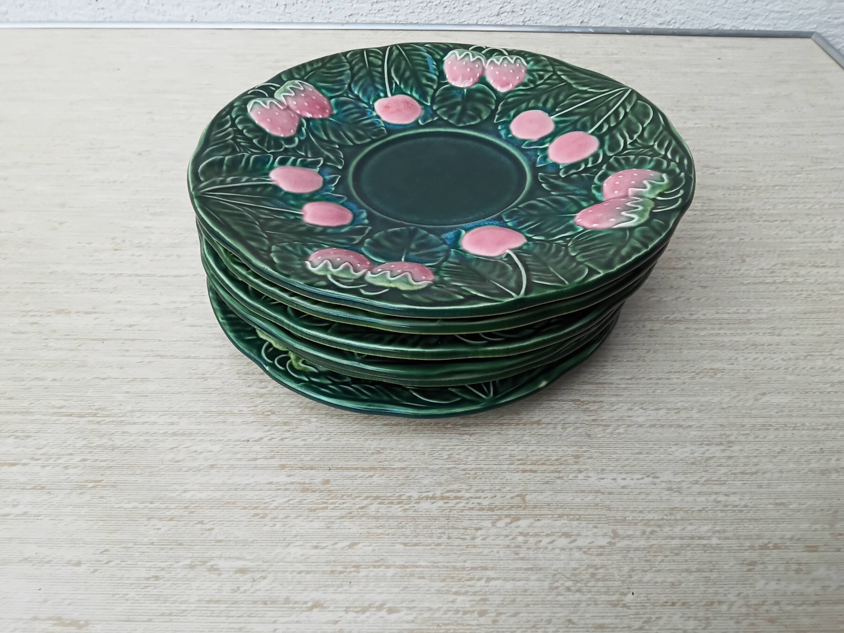 Six dessert plates in earthenware.