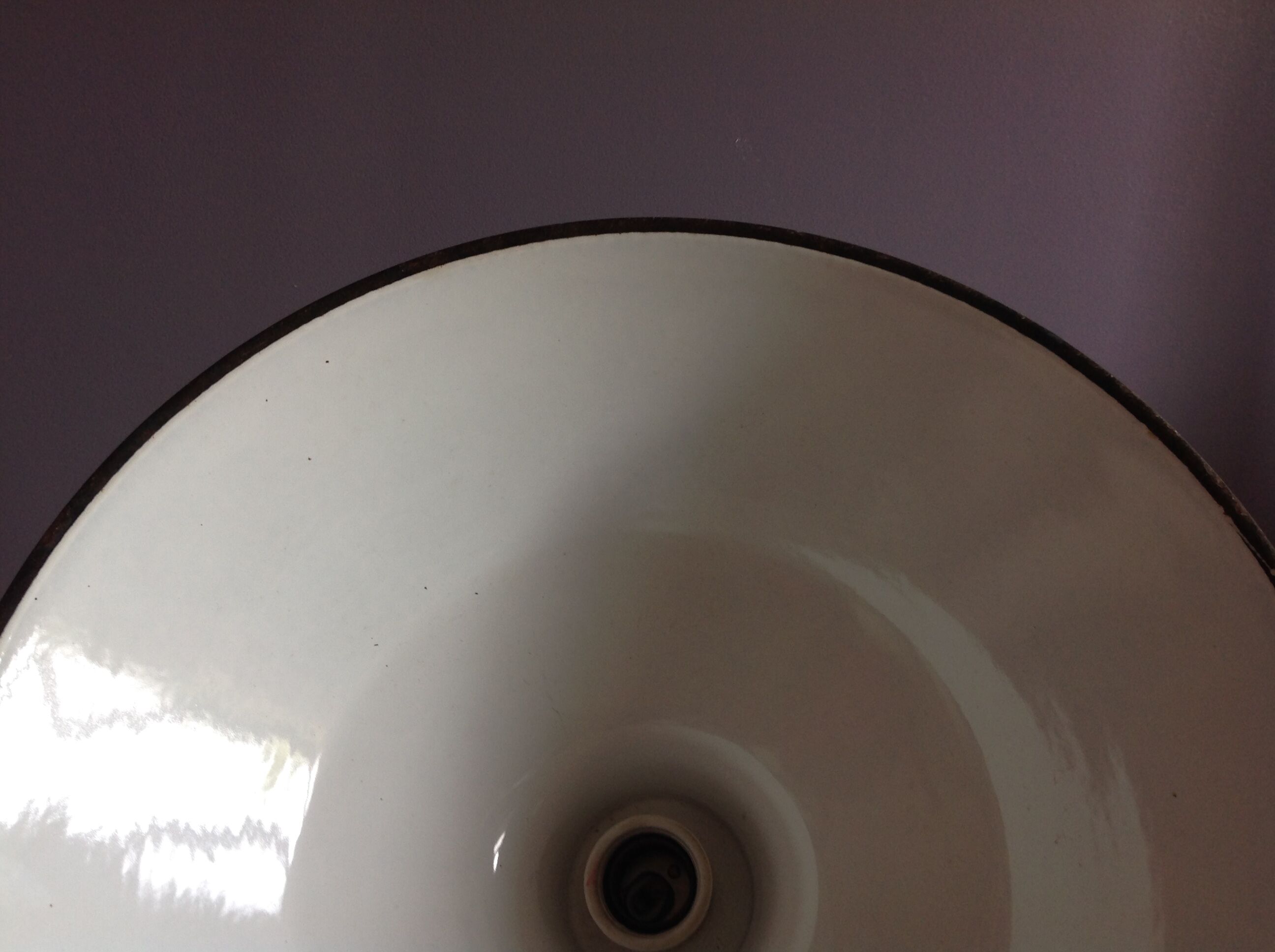 Black enamelled bowl suspension