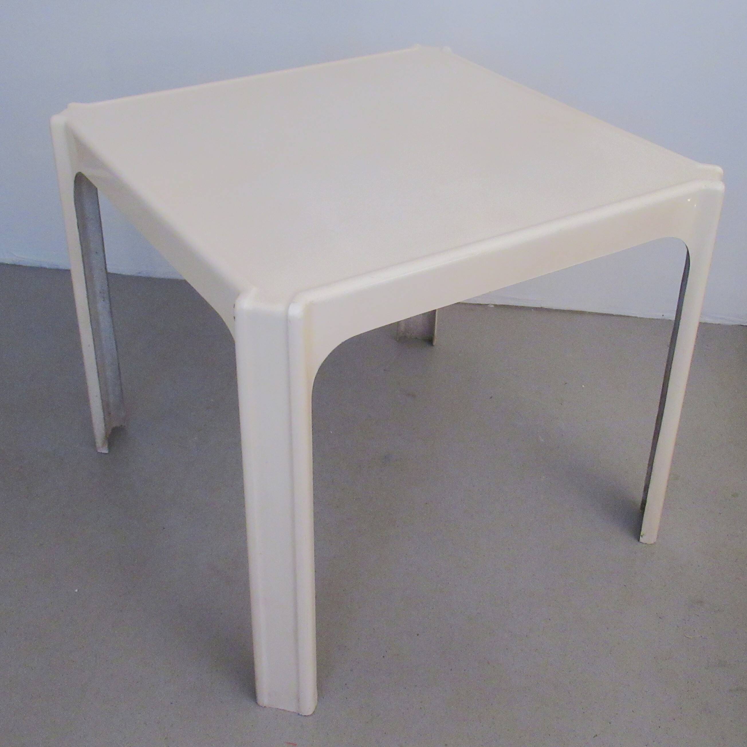 White Ozoo table by Marc Berthier for Roche Bobois.